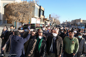 مراسم تشییع مرحوم حاج عیسی جعفری خادم امام خمینی (ره) در حرم حضرت معصومه (س)