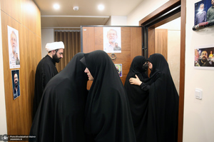 دیدار سید حسن خمینی با خانواده شهیدان لاریجانی