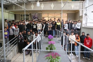 بازدید جمعی از دانش آموزان و توریست ها از جماران