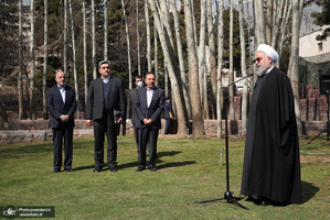 کاشتن نهال توسط رئیس جمهور به مناسبت روز درختکاری
