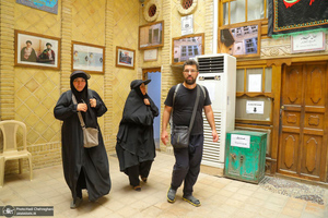 حضور زائران در بیت تاریخی حضرت امام در نجف در روزهای منتهی به اربعین