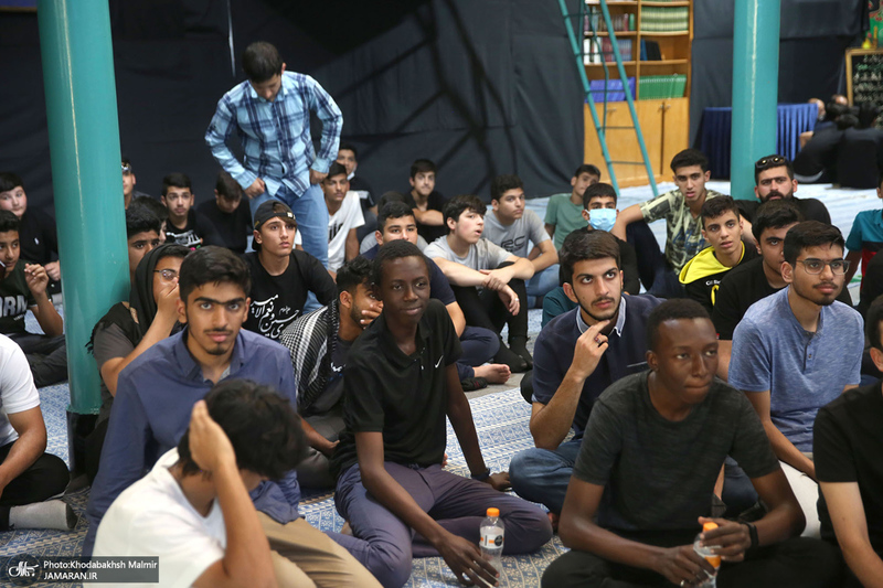 بازدید جمعی از دانشجویان انگلیسی و جمعی از دانش آموزان بندر دیر از جماران