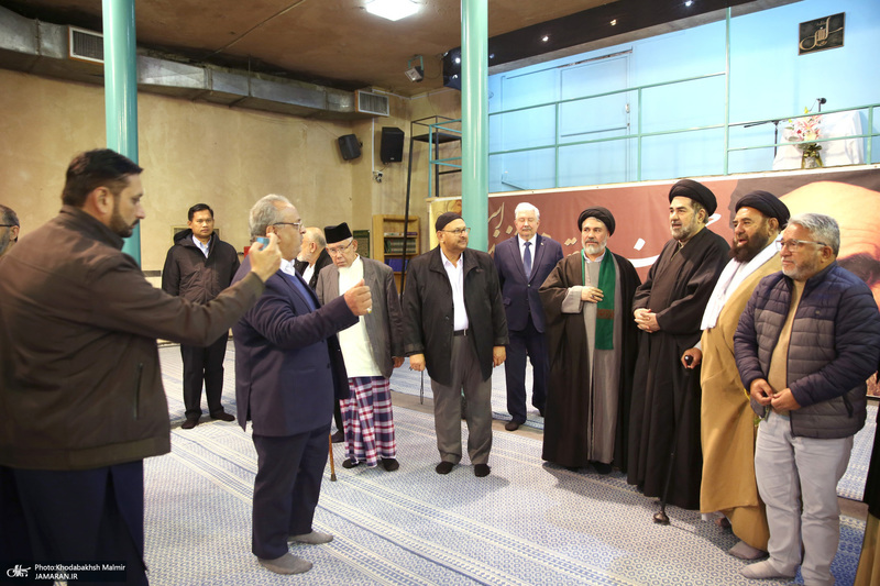 بازدید جمعی از مهمانان شرکت کننده رویداد بین المللی جایزه جهانی امام خمینی از جماران