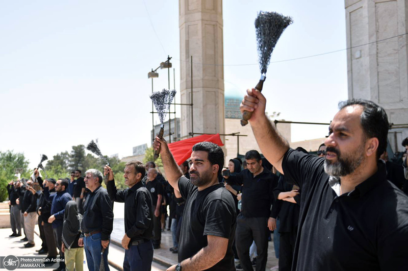 عزاداری ظهر عاشورا در حرم مطهر امام خمینی (س)