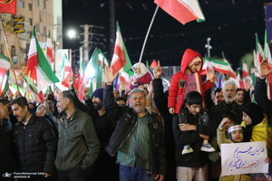 حرکت دسته مردمى پرچمداران ایران به مناسبت روز جمهوری اسلامی ایران-۲