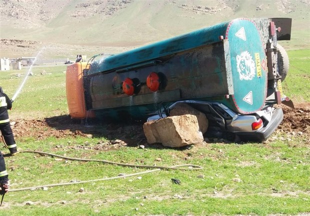 برخورد پراید و تانکر حمل سوخت در کرمانشاه ۲ کشته برجای گذاشت