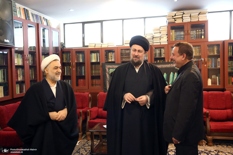 حضور جمعی از شخصیت های سیاسی در منزل مرحوم آیت الله موسوی بجنوردی (ره) -3