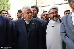 بازدید وزیر میراث فرهنگی از نمایشگاه هفته فرهنگی «بر آستان آفتاب»