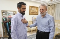 علی لاریجانی به دیدار خانواده‌ی شهید مهدی ربانی رفت (1)