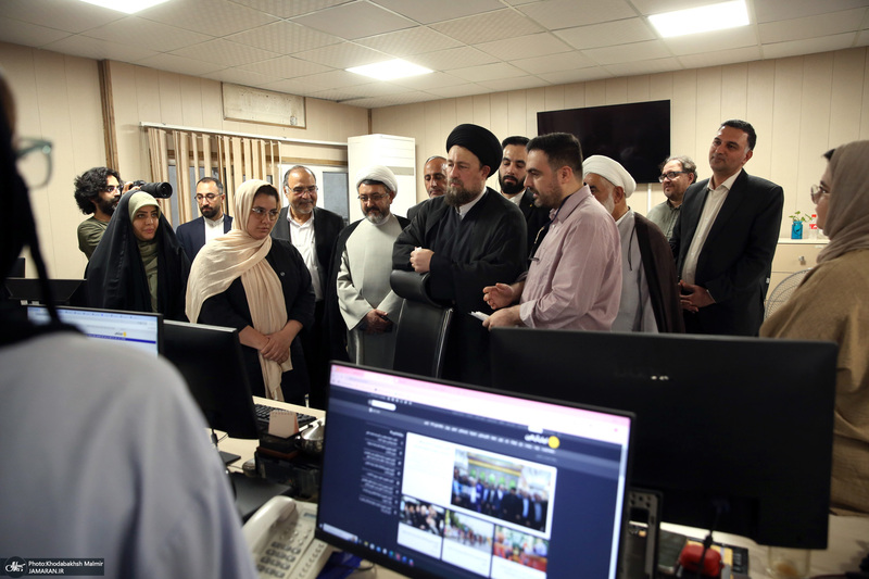 بازدید «سید حسن خمینی» از موسسه مطبوعاتی ایران