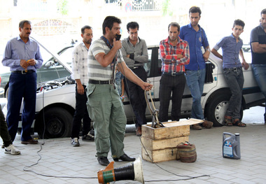 کلاه این هنرمندان پس معرکه است