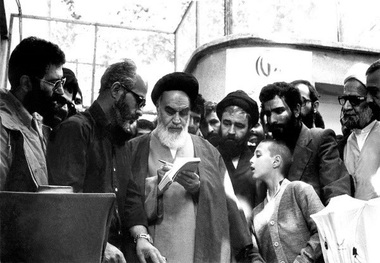Imam Khomeini granted people a sense of dignity and national confidence