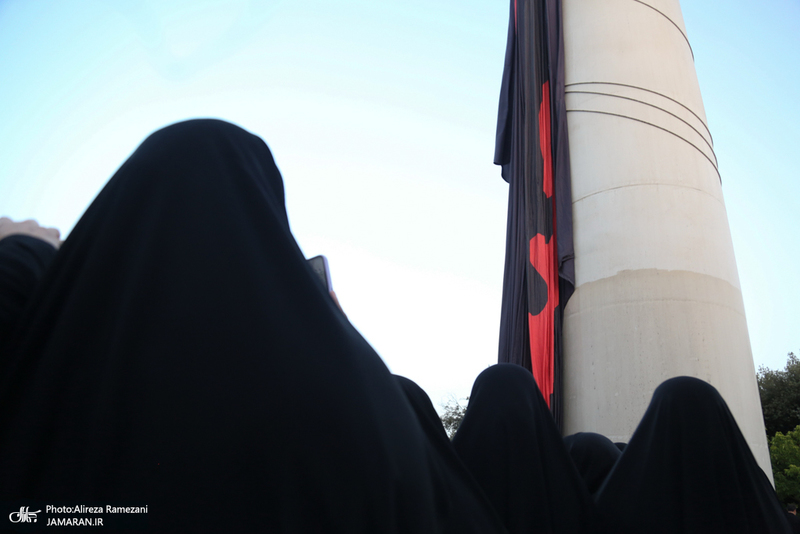 مراسم اهتزاز بزرگترين پرچم عزاداری در تهران