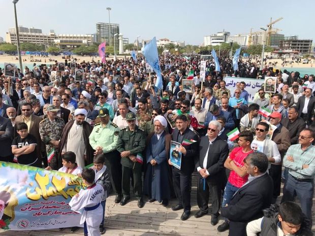 نمایش وحدت و پایداری در راهپیمایی۲۲ بهمن درجزیره کیش