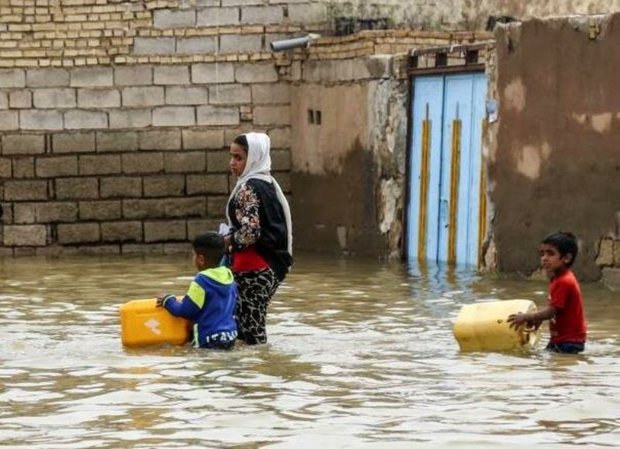 البرز بسته های غذایی برای کودکان مناطق سیل زده ارسال می کند