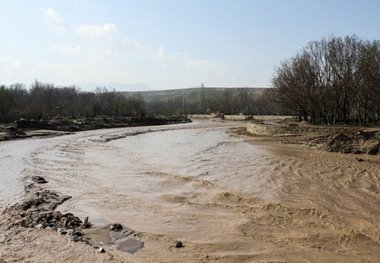 جاده ارتباطی 2 روستای بروجرد قطع شد