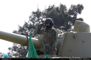 مراسم گرامیداشت روز ارتش جمهوری اسلامی ایران در جوار حرم امام خمینی(س)-1/ رژه