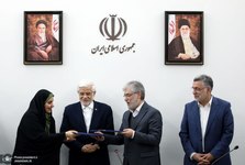 امضای تفاهم‌نامه‌های تامین اراضی و احداث مسکن اعضای هیئت علمی و کارکنان دانشگاه و مراکز آموزش عالی/  عارف: دولت چهاردهم حل مشکل مسکن و تامین زندگی در شأن جامعه دانشگاهی را در اولویت اقدامات خود قرار داده است