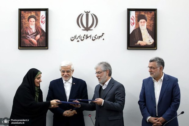 امضای تفاهم‌نامه‌های تامین اراضی و احداث مسکن اعضای هیئت علمی و کارکنان دانشگاه و مراکز آموزش عالی/  عارف: دولت چهاردهم حل مشکل مسکن و تامین زندگی در شأن جامعه دانشگاهی را در اولویت اقدامات خود قرار داده است