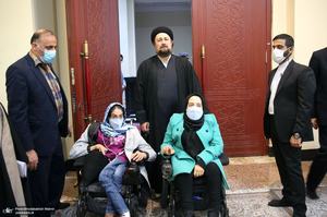 دیدار رئیس سازمان بهزیستی و جمعی از توان یابان این سازمان با سید حسن خمینی