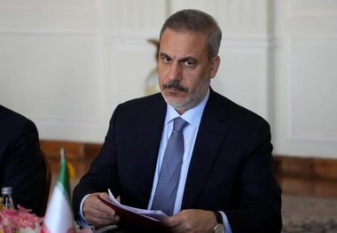 نخست‌وزیر پیشین ترکیه خطاب به هاکان فیدان وزیر خارجه ترکیه: شعار محو اسرائیل می‌دهید اما رکورد تجارت با تل‌آویو را شکسته‌اید!