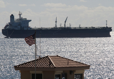 افزایش قیمت نفت در پی ادامه حملات آمریکا به یمن