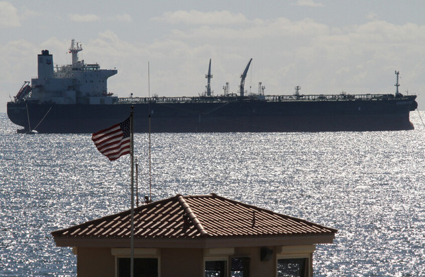 افزایش قیمت نفت در پی ادامه حملات آمریکا به یمن