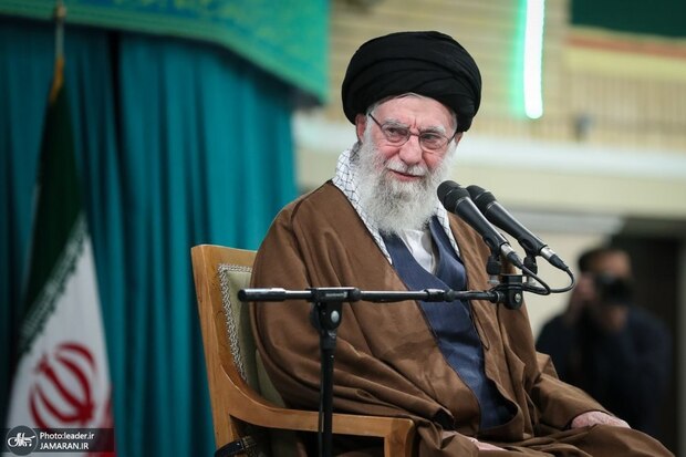 رهبر انقلاب: زن، کارگزار خانه نیست، مدیر است/ جمهوری اسلامی، منطق غرب درباره زن را باطل کرد/ رسانه ها مراقب باشند ترویج دهنده تفکر غلط غربی درباره زن نباشند