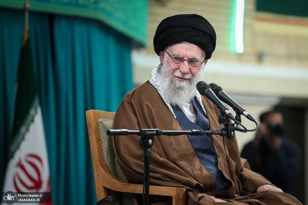 رهبر انقلاب: زن، کارگزار خانه نیست، مدیر است/ جمهوری اسلامی، منطق غرب درباره زن را باطل کرد/ رسانه ها مراقب باشند ترویج دهنده تفکر غلط غربی درباره زن نباشند