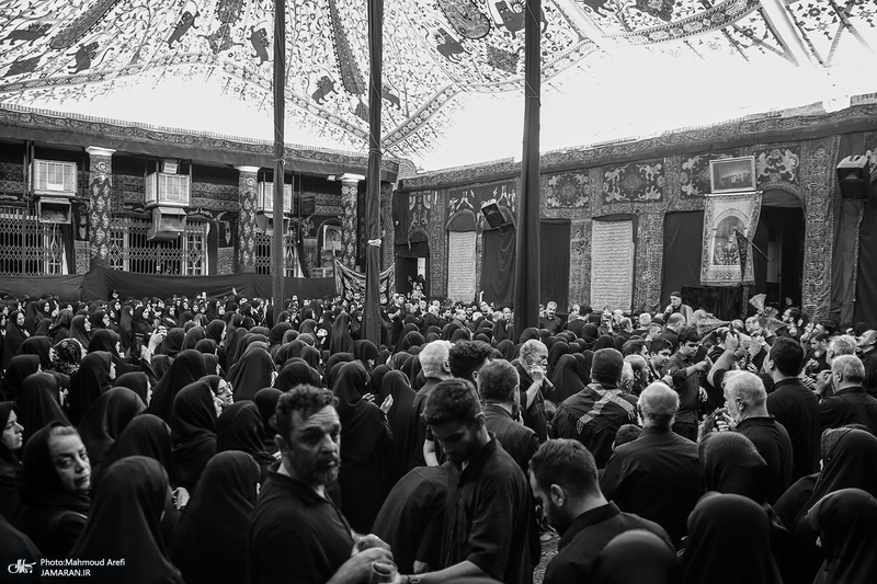 عزاداری ظهر عاشورا در حسینیه 200 ساله سادات اخوی