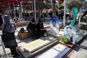 مهمانی لاله ها در قطعه شهدای بهشت زهرا