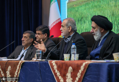 پزشکیان: وقتی مردم در فشارند، توجیه‌تراشی‌ پذیرفتنی نیست/ اصلاح از خود مدیران باید آغاز شود، نه مقصرسازی بیرونی/ منابع کم نیست اما مصرف نادرست است/ کشور به دقت در تصمیم‌گیری و اصلاح شیوه‌ها نیاز دارد