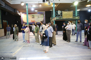 بازدید جمعی از گردشگران خارجی از بیت امام خمینی در جماران‎‎