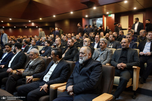 دیدار رئیس، مدیران و جمعی از کارکنان کمیته امداد امام خمینی (ره) با سید حسن خمینی