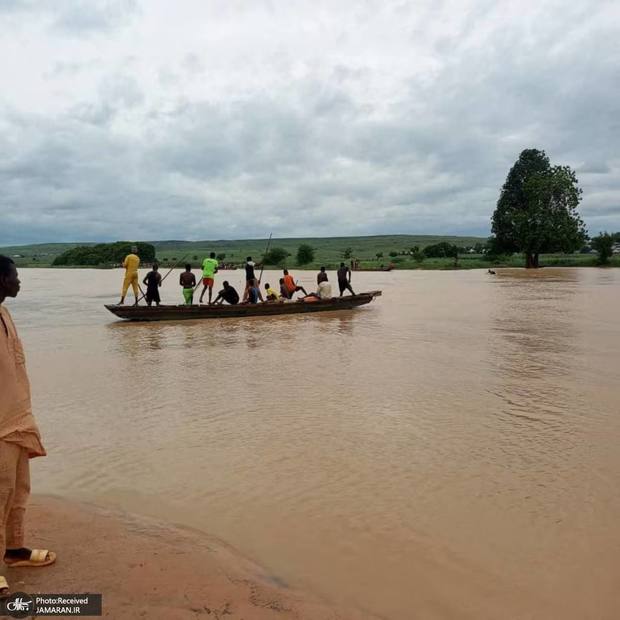 ۴۰ نفر در پی واژگونی قایق در نیجریه مفقود شدند + عکس ها