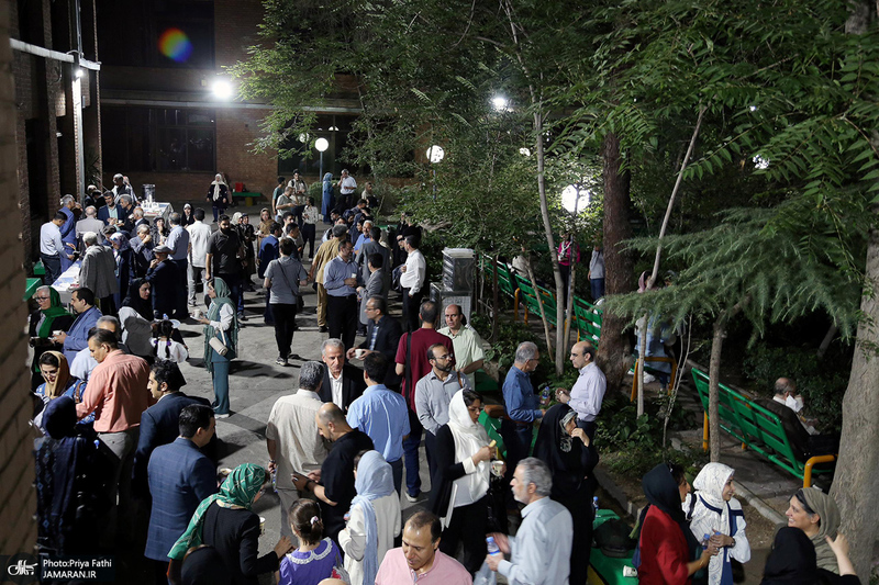 شب بزرگداشت «فرشاد مومنی»