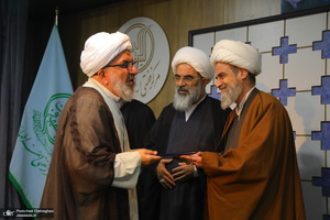 مراسم روز معلم و تجلیل از اساتید حوزوی در مجتمع آموزشی پژوهشی ائمه اطهار (ع)‎