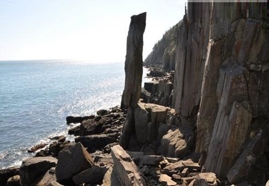 عجیب‌ترین سنگ‌ها که روی سنگ بَند شده + تصاویر