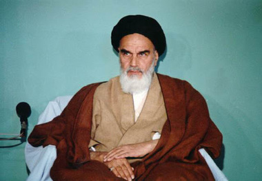 امام خمینی(س): آن که باقی است خداست و اعتماد به خدا