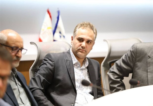 روشنک: باشگاه‌ها تعامل کنند تا فصل سخت را پشت سر بگذاریم