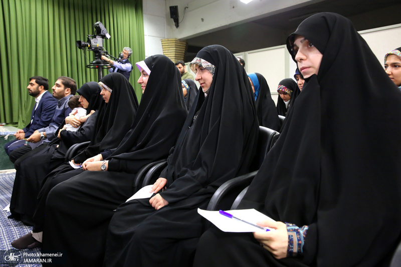 دیدار مدال‌آوران المپیادهای علمی و اعضای تیم ملی والیبال جوانان با رهبر معظم انقلاب