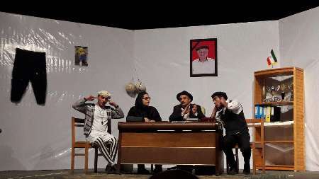 نمایش کمدی فوتبالیست ها در آستارا به روی صحنه رفت