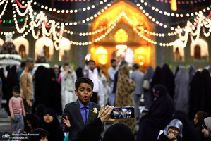 حال و‌هوای حرم مطهر رضوی در شب ولادت امام رضا (ع)