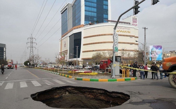 نشست زمین در خیابان جانباز مشهد