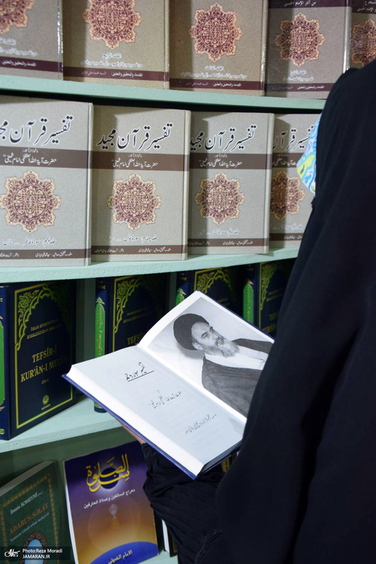 غرفه موسسه تنظیم و نشر آثار امام خمینی (س) در سی و سومین نمایشگاه بین المللی قرآن کریم-1