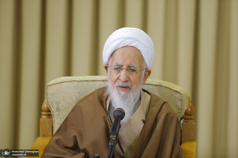 عمامه گذاری طلاب در روز میلاد پیامبر اکرم (ص) و امام صادق (ع) توسط مراجع تقلید