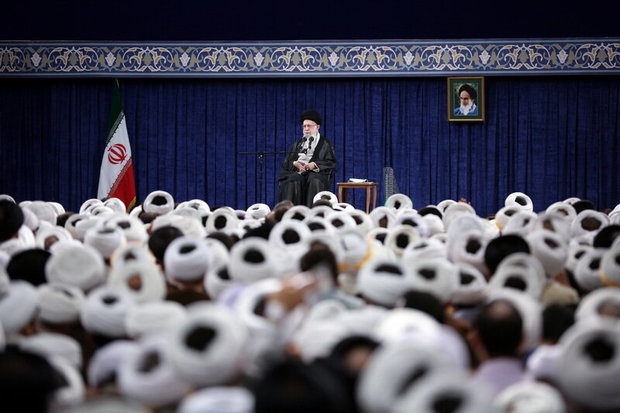 حوزہ علمیہ قم کے 400 سے زائد مایہ ناز مجتہدین اور اساتذہ کا مراجع تقلید کے تاریخی فتوے کی حمایت کا اعلان