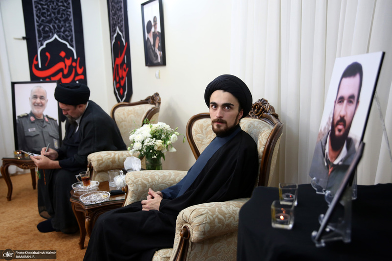 حضور سید حسن خمینی در منزل سردار شهید سلامی با خانواده این شهید والامقام دیدار و گفت‌وگو کرد.