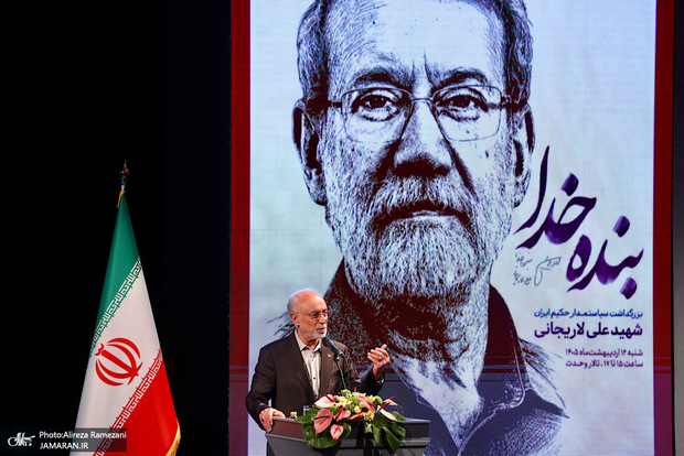 علی‌اکبر صالحی: قبل جنگ می‌گفتند کشور‌های همسایه اردوگاه‌هایی برای پناهندگان ایرانی آماده کرده‌اند، اما حتی یک نفر هم پناهنده نشد، بلکه عده‌ای از خارج به ایران بازگشتند؛ این رمز و راز ملت بزرگ ایران است/ با درایت، تفکر و تعقل، قطعاً پیروز میدان خواهیم شد