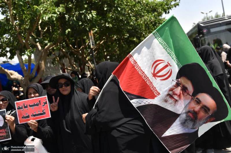 خدمت‌رسانی آستان حضرت امام خمینی(س) به زائران مراسم بدرقه و تشییع رهبر شهید-3